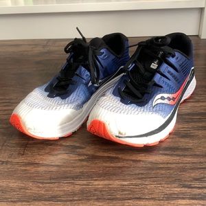 Boys size 5 Saucony ISO series sneakers